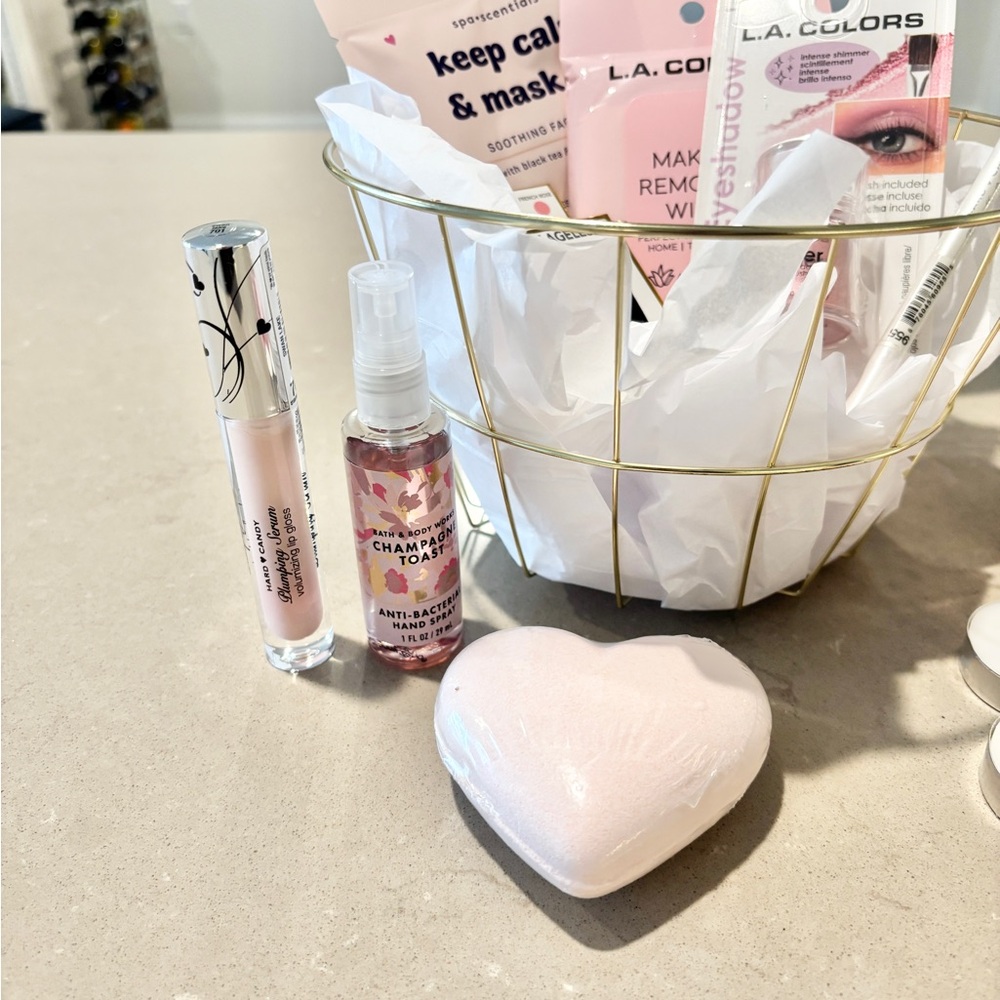 Pink Luxury Self Care Gift Set 18+ Pcs Bundle Bath Body Works, Dove, Spa Kit - Picture 4 of 7